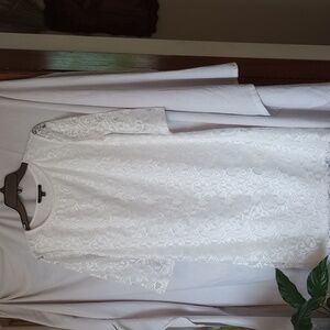 Ellen Weaver pretty white lace dress!